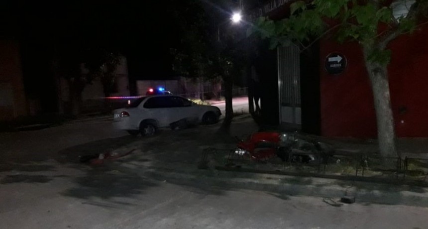 Accidente entre autom&oacute;vil y moto: motociclista con pron&oacute;stico reservado