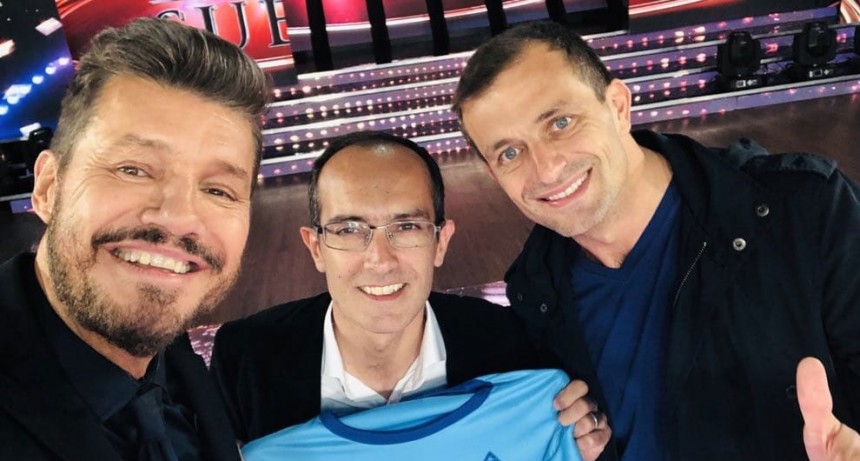 Pisano y Tinelli presentaron la remera de la marat&oacute;n en Showmatch