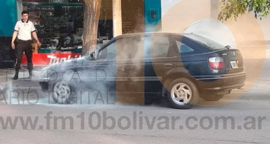 Incendio de un veh&iacute;culo en calles Alvear y Mitre