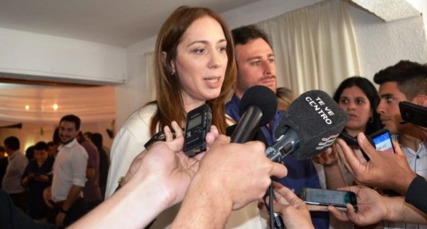 Vidal tuvo que esquivar el reclamo de docentes y familiares de Santiago Maldonado en 25 de Mayo