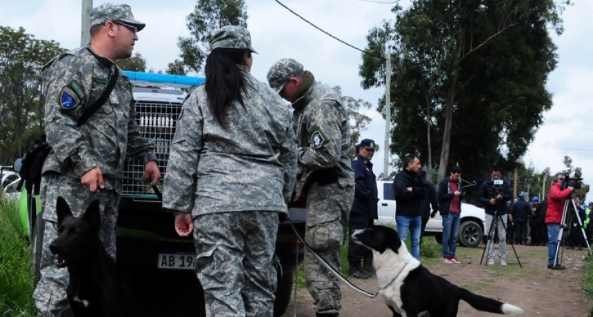Tandil: Unos mil polic&iacute;as buscaron por tierra, aire y agua, rastros sobre el paradero de Bustamante