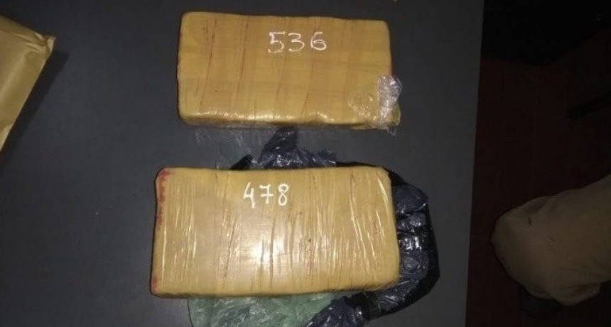 Lo levantaron haciendo dedo en la ruta y en un operativo descubrieron que llevaba droga