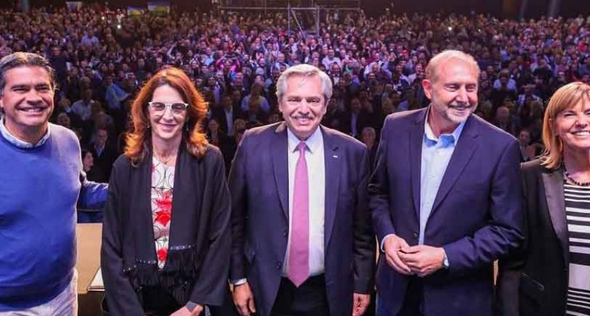 Alberto Fern&aacute;ndez estuvo presente en el Foro de ciudades en Rosario