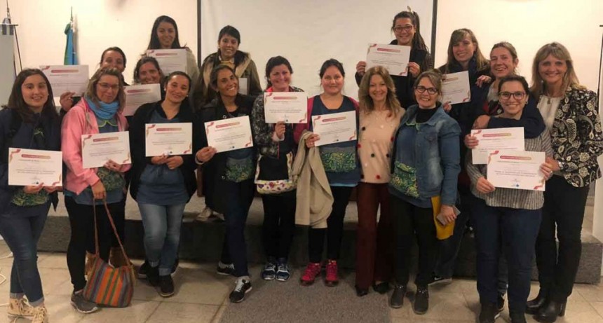 Como actividad del 14&deg; Encuentro Distrital Educativo Y Cultural se brind&oacute; una capacitaci&oacute;n para docentes de los jardines maternales municipales