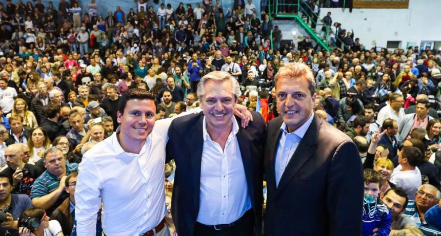 Alberto Fern&aacute;ndez estuvo en Olavarr&iacute;a y Bah&iacute;a Blanca junto a Sergio Massa