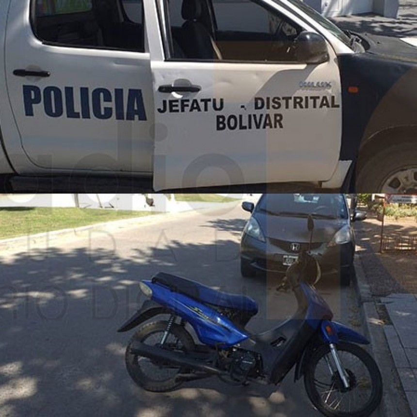 Una joven motociclista fue derivada al hospital tras un impacto en el centro de la ciudad