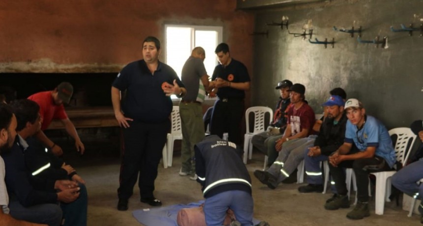 Bomberos Voluntarios brind&oacute; una capacitaci&oacute;n al personal municipal
