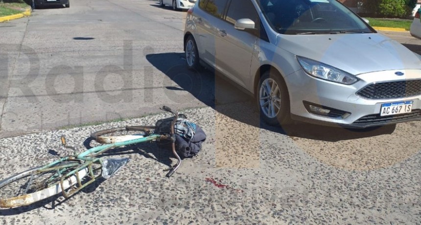 Ciclista derivada al nosocomio local de manera preventiva tras colisionar con un autom&oacute;vil