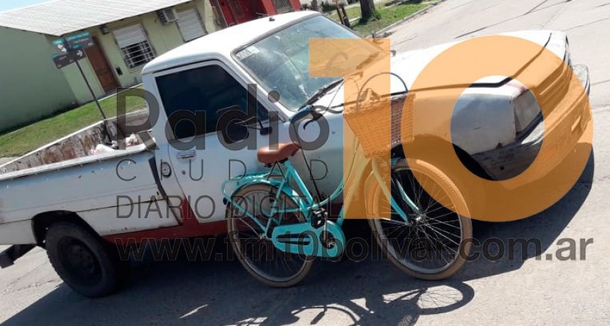 Trasladaron a una mujer al hospital a ra&iacute;z de un impacto con una camioneta