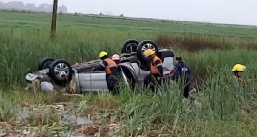 Este domingo: despiste y vuelco de una camioneta en Ruta 65