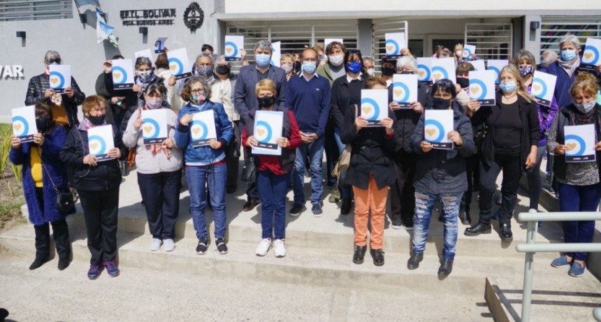 Pisano participó de un encuentro con las 45 primeras jubiladas de tareas del cuidado de Bolívar