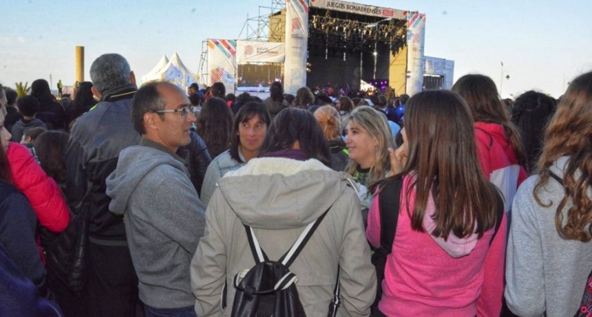 Pisano acompañó a la Delegación de Bolívar en la apertura de las finales de los Juegos Bonaerenses 2022