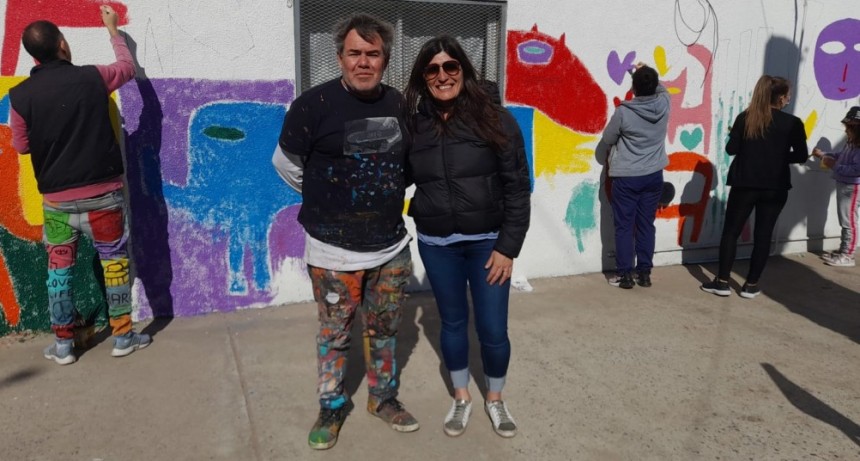 Se realizaron intervenciones en los muros de Pediatría y Maternidad, tras un trabajo conjunto con el Jardín 907 y el artista plástico Milo Lockett