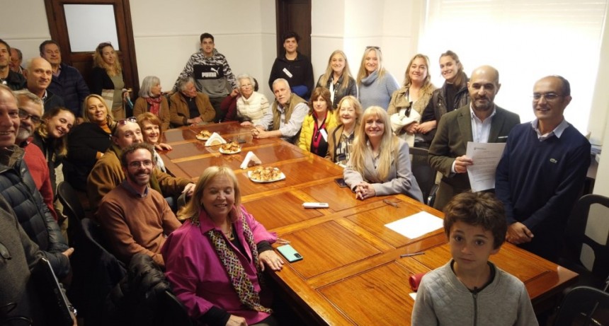 El intendente Pisano firmó un decreto  Hermanando las Ciudades de Bolívar y Tuixent