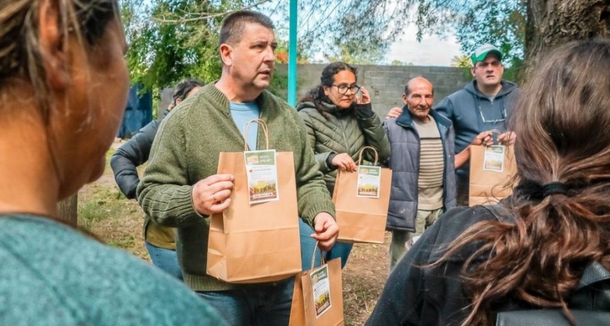 Huertas Familiares: se entregaron kits en barrio Pompeya y Zorzales