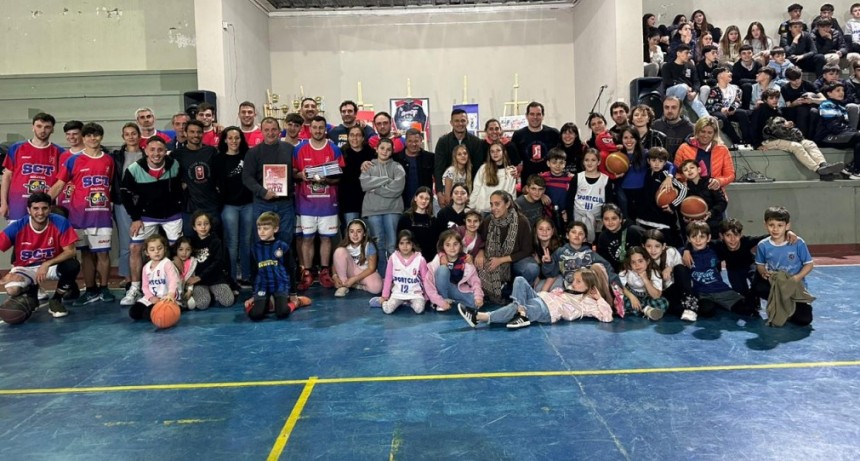 Sport Club vivió una noche soñada e histórica, desde el Municipio le entregaron su Personería Jurídica y hubo homenajes 