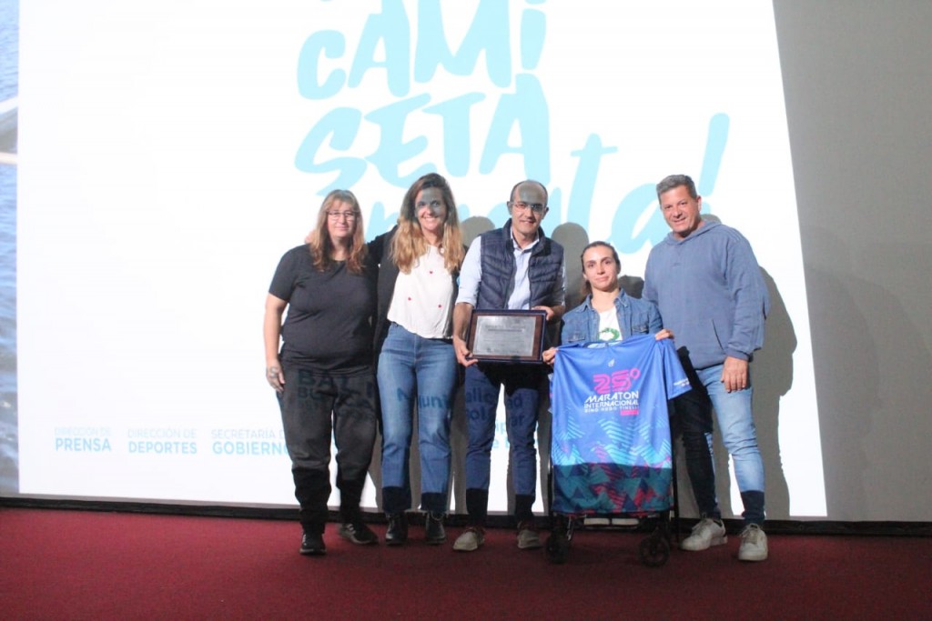 Brenda Sardón brindó una charla motivacional en el Cine Avenida