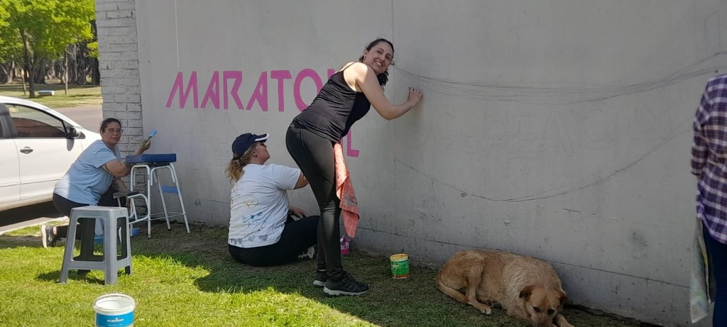 El ingreso al Parque Municipal ya tiene un nuevo mural, con la temática del Maratón Dino Hugo Tinelli, estuvo FM 10  en el lugar