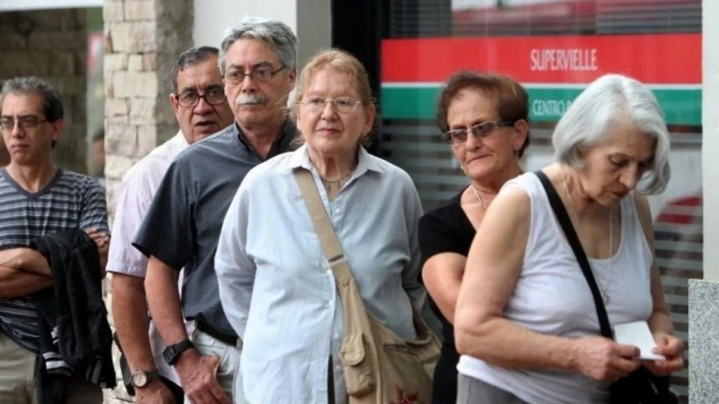 Jubilaciones: ratifican la eliminación de la moratoria previsional y no habrá aumentos del bono en 2025