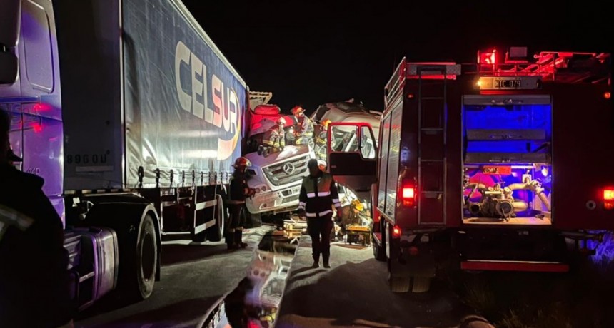 Un choque de camiones dejó como saldo un fallecido, FM 10 habló con Javier Carona, Jefe de Bomberos de Urdampilleta