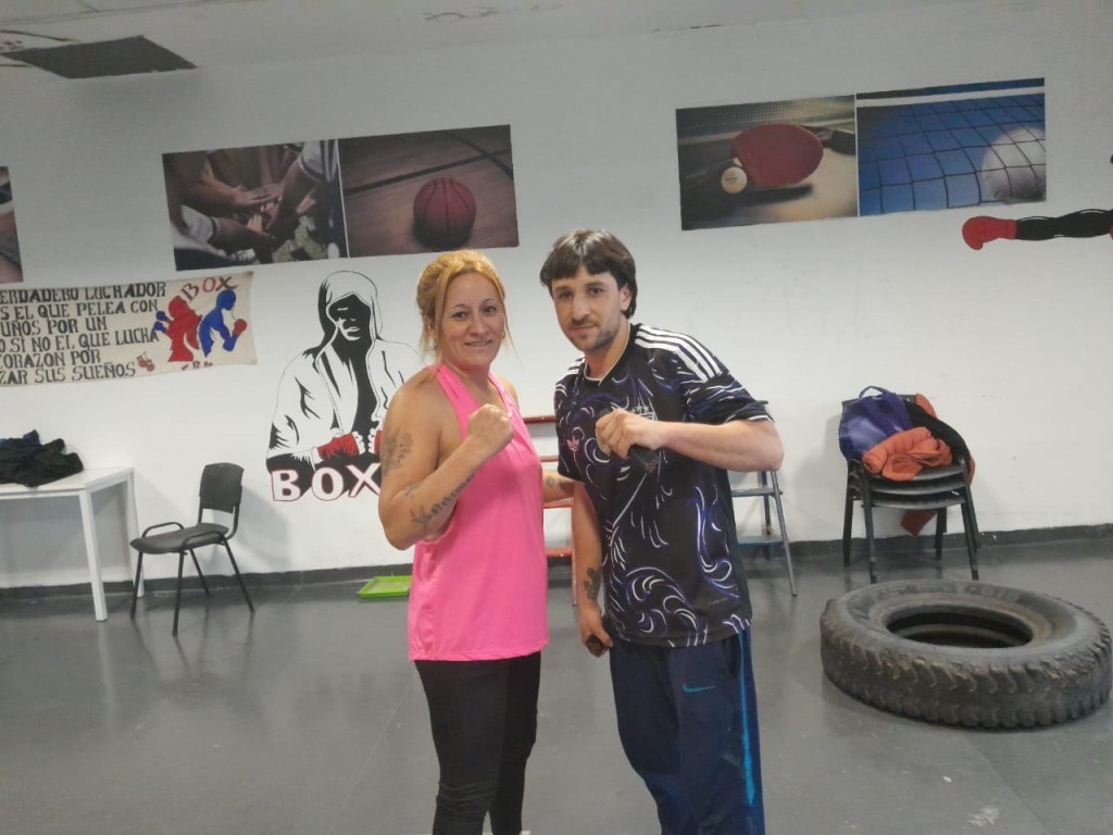 Silvina G&oacute;mez: &ldquo;&Eacute;l sabe boxear, sabe lo que tiene que hacer, yo no le exijo nada, m&aacute;s que entrenarlo y ayudarlo lo que m&aacute;s podamos&rdquo;