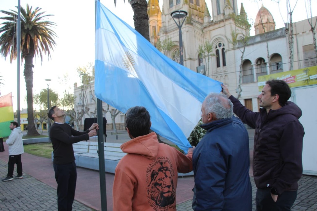 El Intendente oficializ&oacute; el "Paseo de la Hermandad Sudamericana" junto al personal municipal 