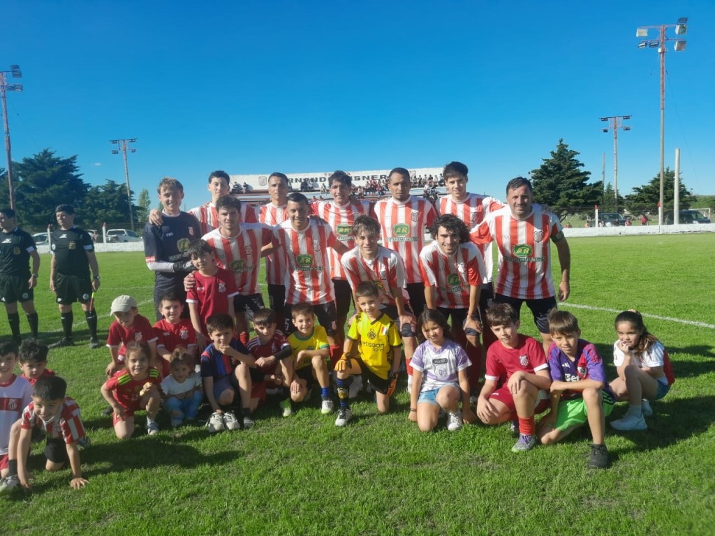 En un partidazo, Empleados de Comercio se lo gan&oacute; a Bull Dog en el final 
