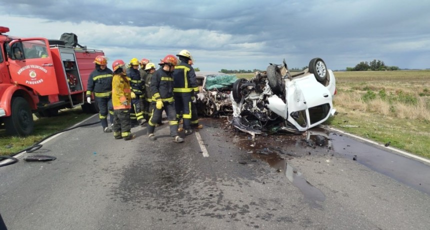 Cuatro persona fallecidas tras un accidente frontal entre dos veh&iacute;culos, ya finalizaron las tareas periciales y abren la circulaci&oacute;n