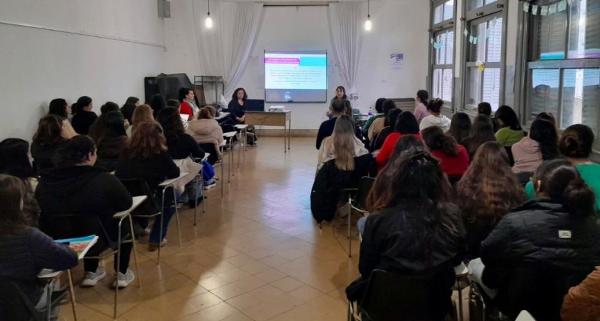 La Direcci&oacute;n de Pol&iacute;ticas de G&eacute;nero brind&oacute; una charla sobre Cuidados y Prevenci&oacute;n de Violencias en el ISFDYT N&deg;27