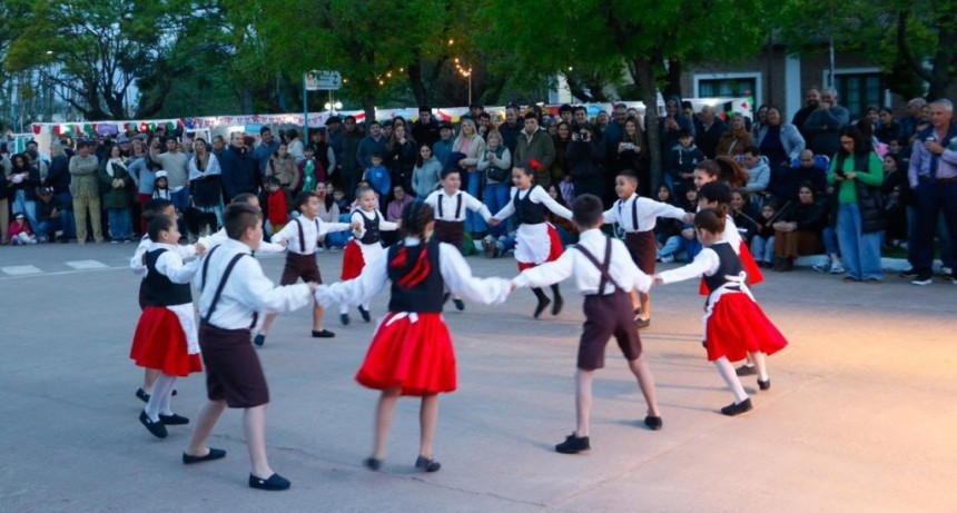 Pirovano celebr&oacute; la 5&deg; Fiesta de las Colectividades con una gran convocatoria