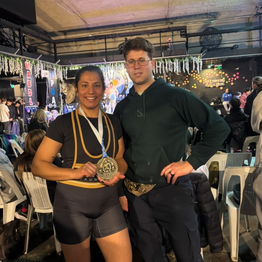 Cecilia Tobio rompi&oacute; el r&eacute;cord nacional y se consagr&oacute; campeona en peso muerto 