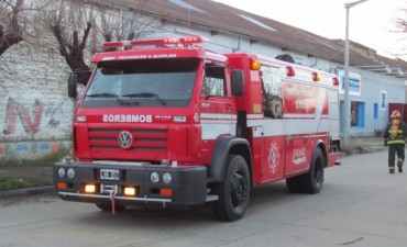 Dos incendios que podrían ser intencional: Los Bomberos acudieron al incendio de una moto y una vivienda, este viernes por la madrugada