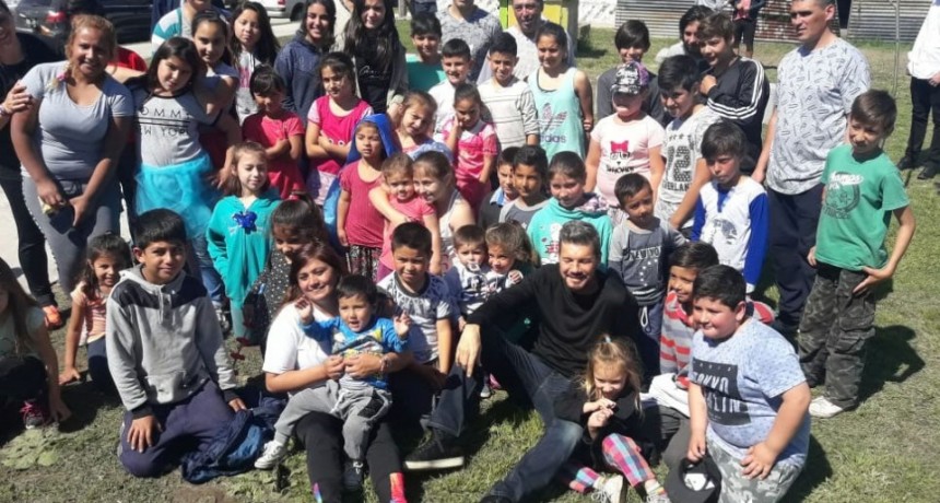 Marcelo Tinelli visit&oacute; a los Peque&ntilde;os Gigantes de Romina Mendoza