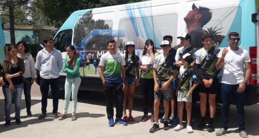 Se entregaron dos unidades de transporte para las escuelas municipales