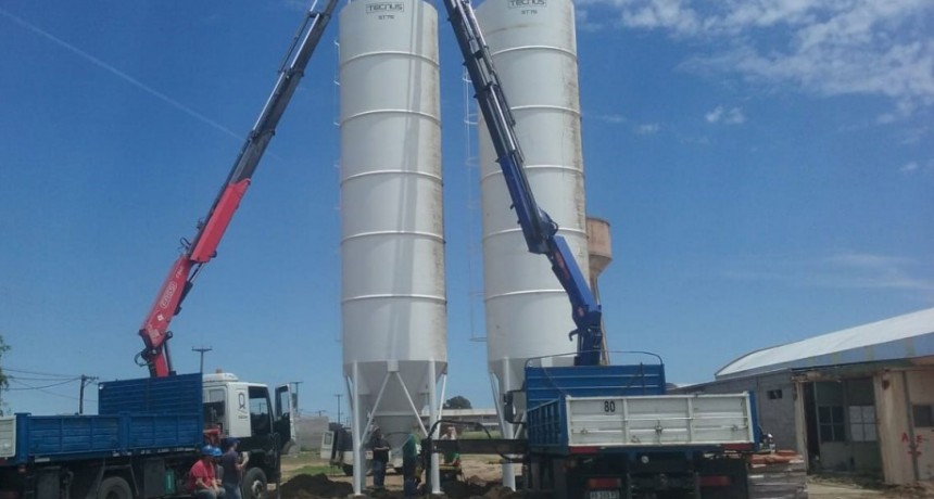 Se montaron silos de acopio de cemento