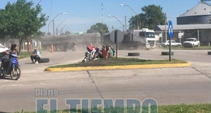 Azul: La agrupaci&oacute;n 1&deg; de octubre reclama en la Ruta 3