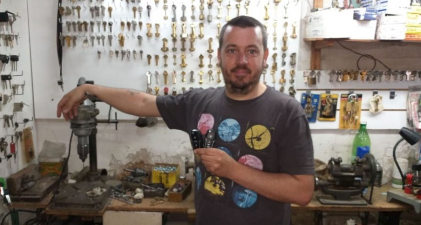 Gabriel Arena (cerrajero): &lsquo;Hay una red de cerrajeros nacionales que esta intentando regular la venta de estas herramientas que hoy en d&iacute;a cualquier persona puede comprar&rsquo;