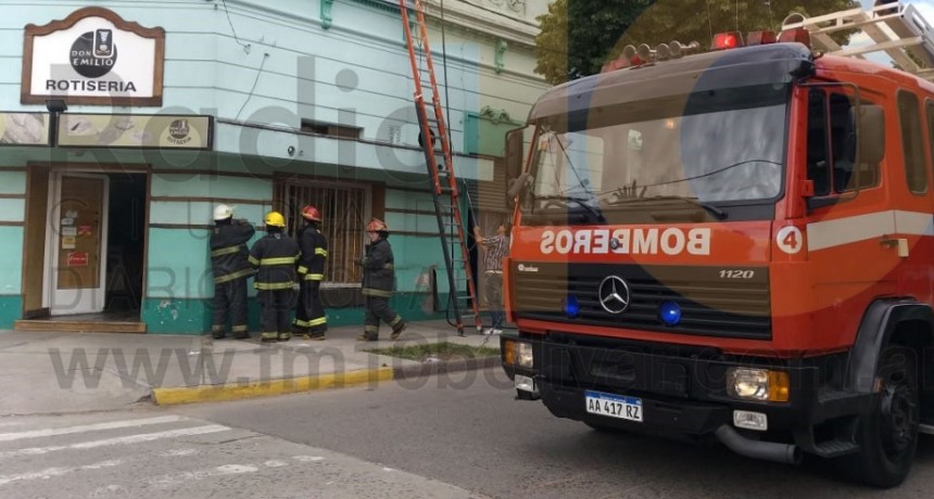 Principio de incendio en Rotiser&iacute;a Don Emilio de Ignacio Rivas y Almirante Brown
