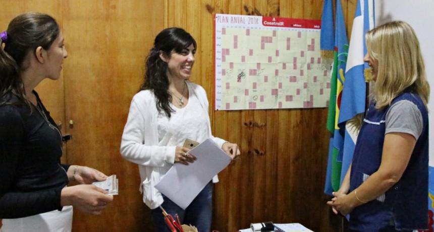 La municipalidad hizo entrega de un subsidio a la Escuela N.&deg;18