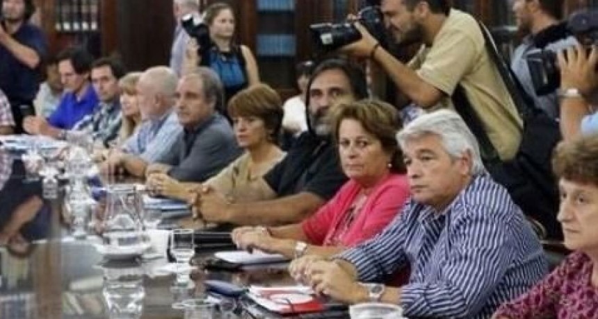 Los gremios docentes volvieron a rechazar la oferta salarial del gobierno bonaerense