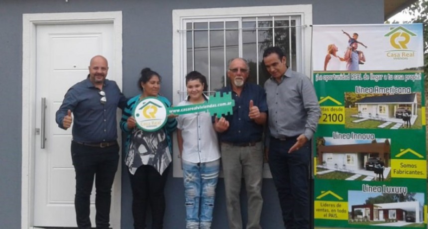 Casa Real Viviendas realiz&oacute; la entrega la primer llave en Barrio El Recuerdo