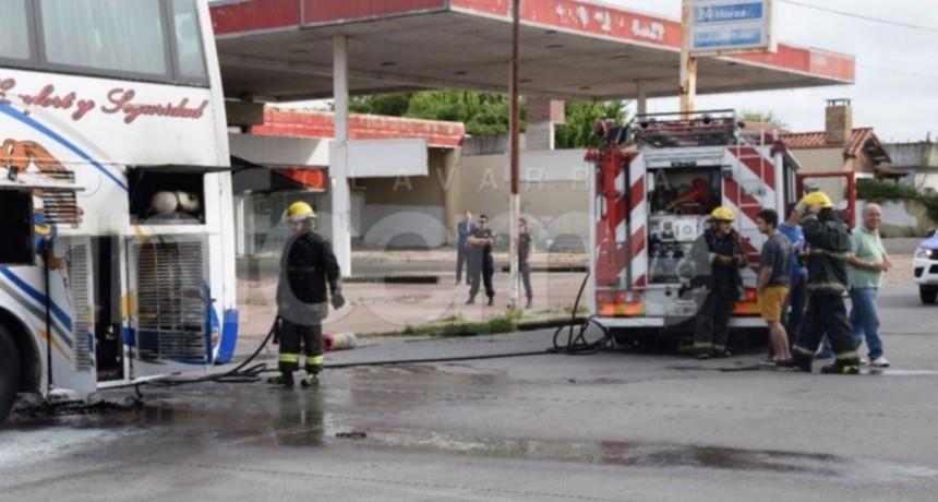 Olavarr&iacute;a: Se prendi&oacute; fuego un colectivo de larga distancia en pleno viaje