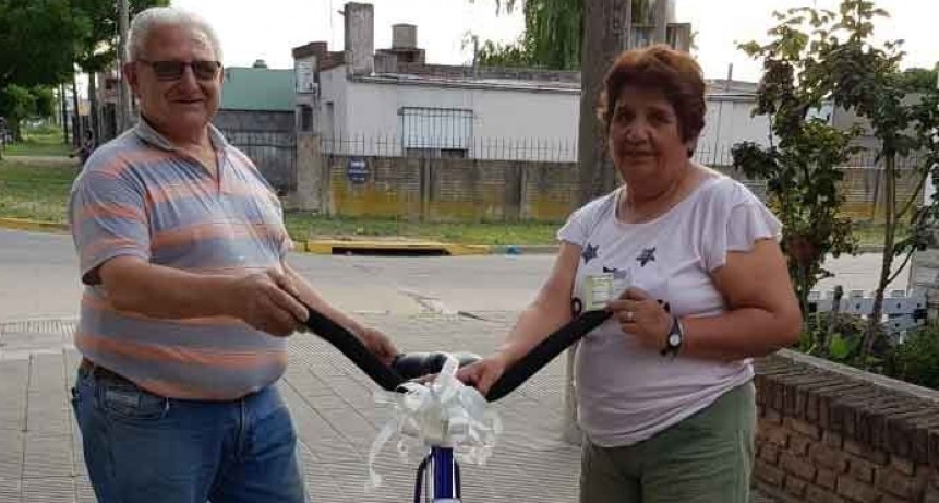 Se hizo entrega de la bicicleta que sorteaba la Escuela N.&ordm; 18