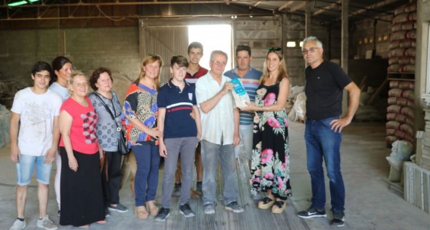 La municipalidad celebra un nuevo aniversario de la f&aacute;brica de mosaicos de Carlos Sena