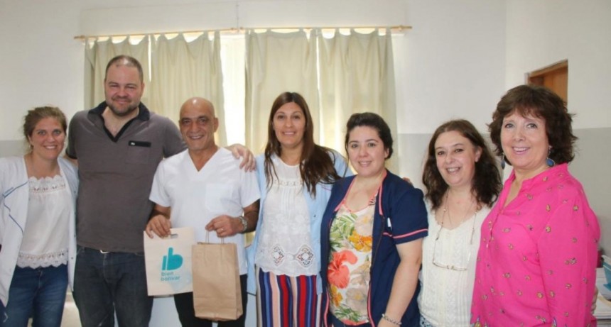 La municipalidad reconoci&oacute; a Roberto Almaraz por sus 40 a&ntilde;os de servicio