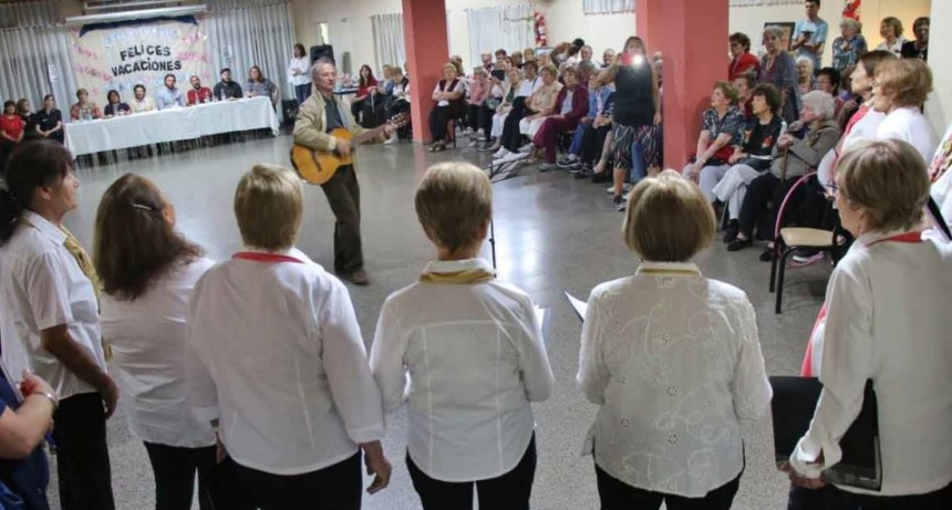 La intendenta interina Ana Mar&iacute;a Natiello particip&oacute; del cierre de talleres de PAMI