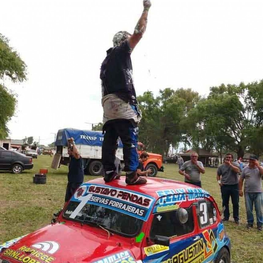 Gustavo Pendas: &lsquo;Soy campe&oacute;n porque dejamos todo tanto arriba como abajo del auto&rsquo;