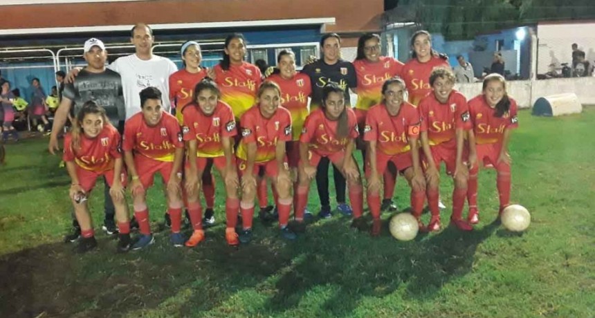 Bull Dog volvi&oacute; a ganar y reafirma su liderazgo en la tabla de la Copa Ciudad Femenina
