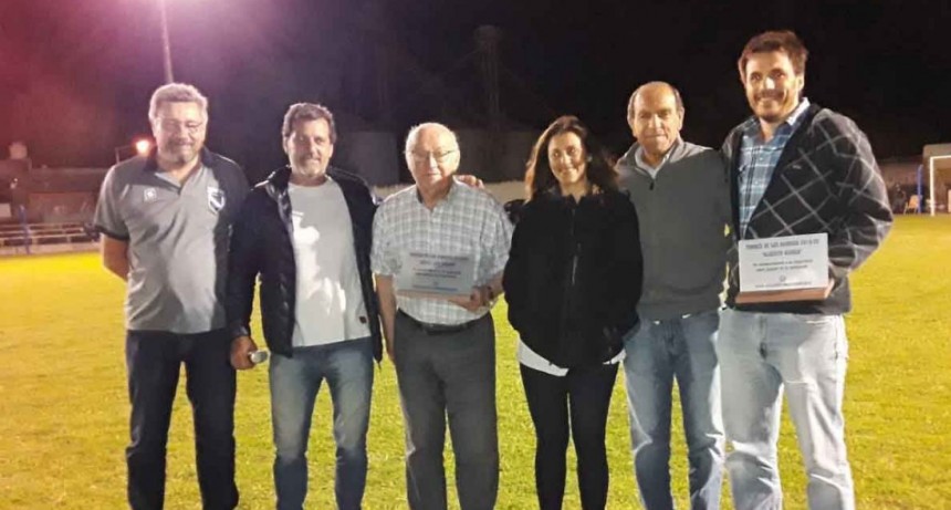 Con un emotivo reconocimiento a Sarrat y Guinea comenz&oacute; el Torneo de los Barrios