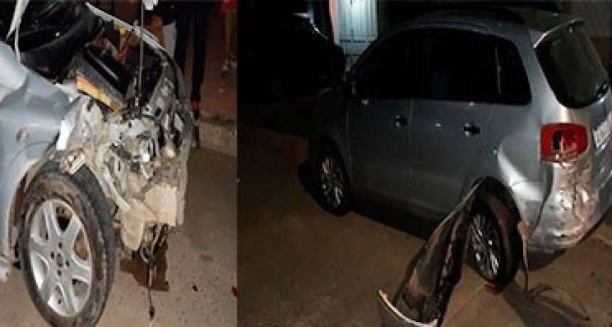 Un conductor impact&oacute; contra dos autos